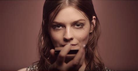 canzone pubblicità burberry 2018 london|Canzone e modello della pubblicità Burberry Hero.